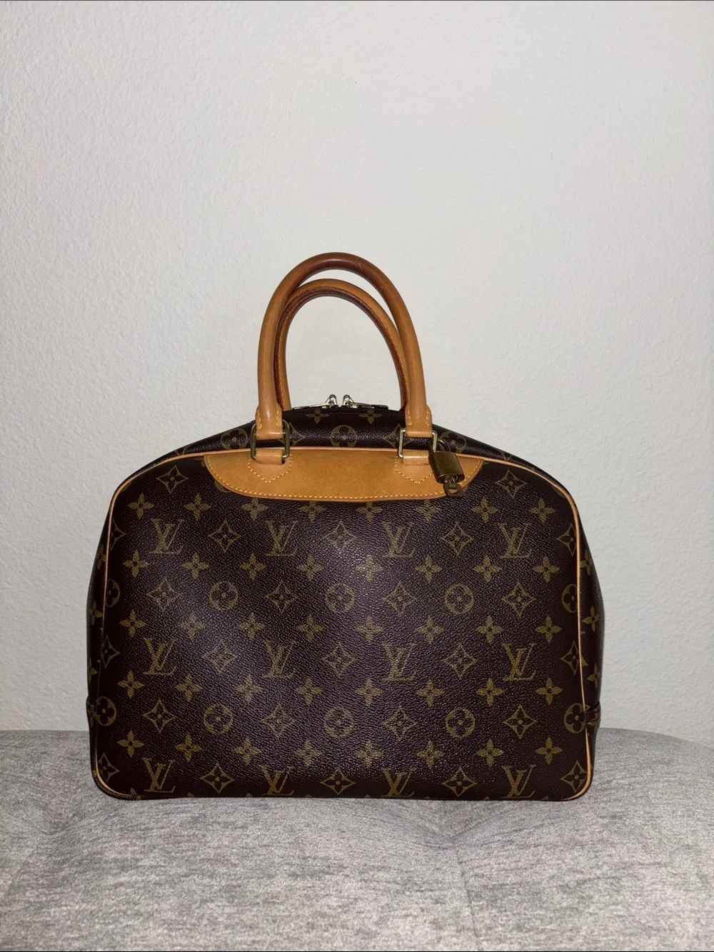 Louis Vuitton Deauville Monogram Canvas Duffel with Tan Trim w/ Lock & Key 323
